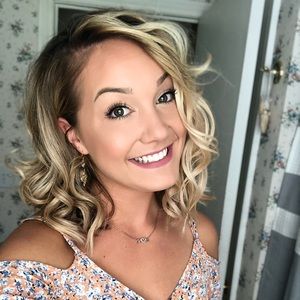 Meet your Posher, Holly